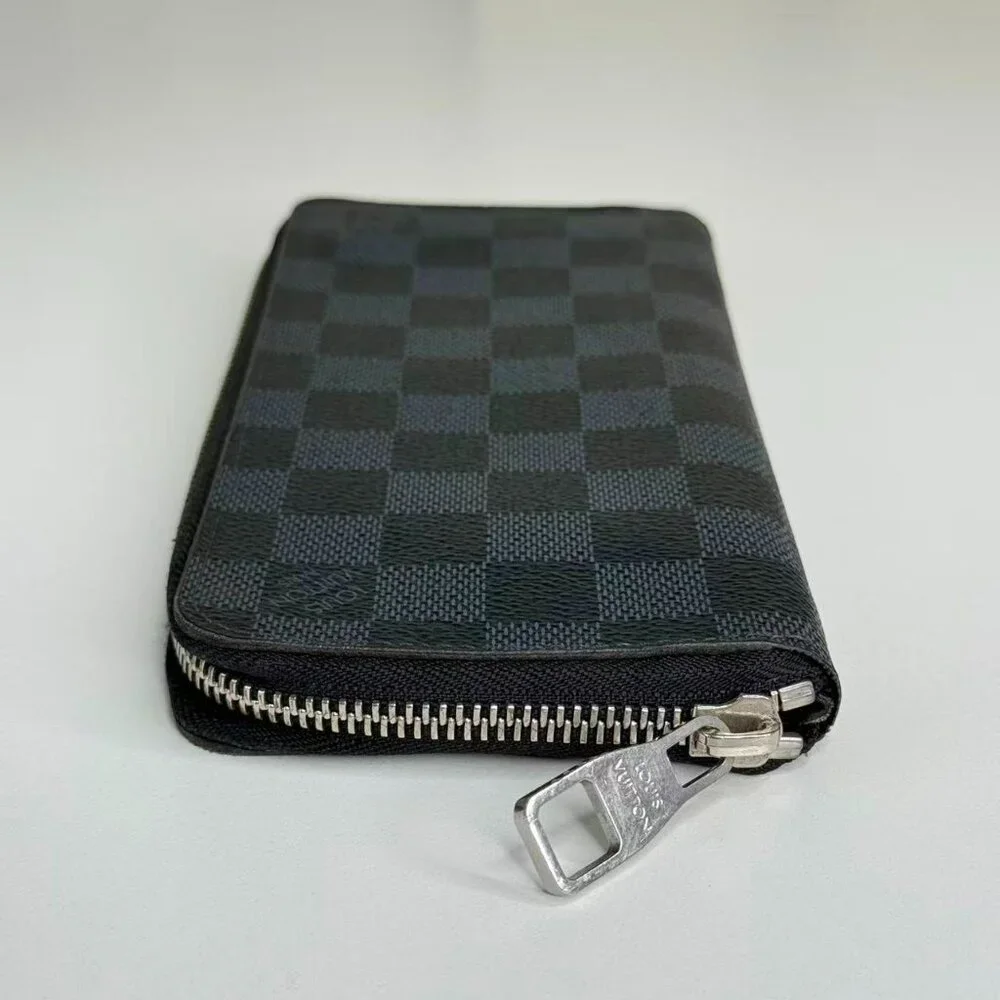 Louis Vuitton Damier Graphite Wallet with Classic Checkerboard Design